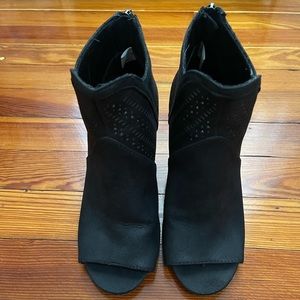 American Eagle open-toed booties